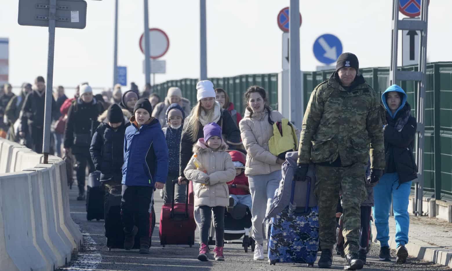 Exod! 4,9 milioane de ucraineni și-au părăsit țara