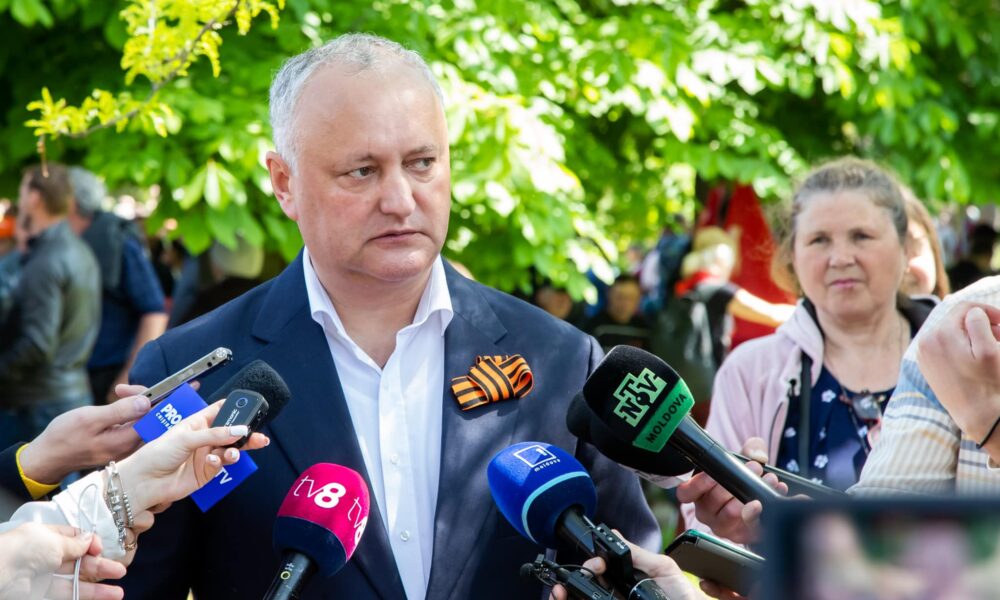 I-a mâncat câinele „tema”! Gestul hilar făcut de cumnatul lui Igor Dodon pentru a scăpa de probele din dosar