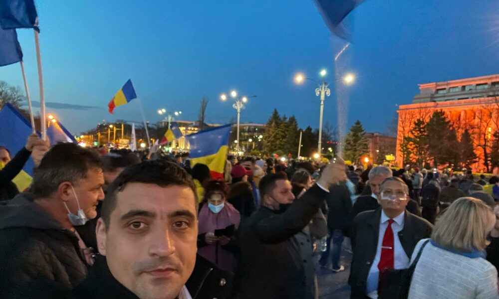Epic fail! George Simion, îndepărtat de la protestul profesorilor. Ce i-au reproșat dascălii?