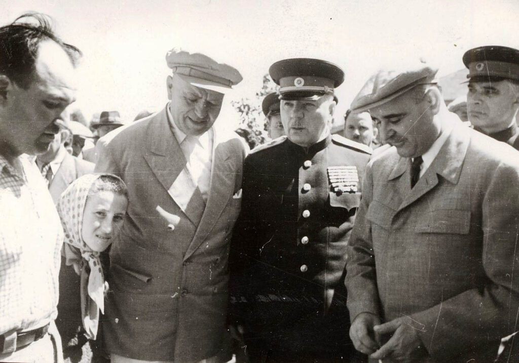 Gheorghe Gheorghiu-Dej și Petru Groza, alături de Kliment Voroșilov, comandat militar rus, sursă foto fototeca IICCR (2)