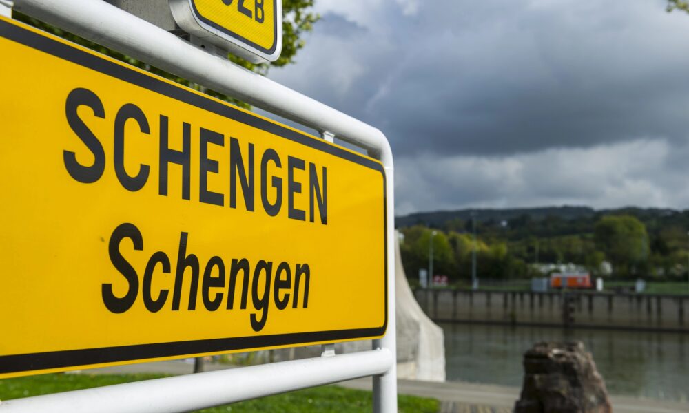 Reacții în lanț! Au fost publicate mai multe opinii privind votul negativ al Austriei pentru aderarea României la Schengen
