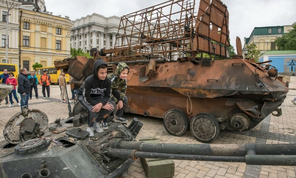 Putin vede pe străzile din Kiev tancuri, dar nu așa cum și-a dorit. Invazia din Ucraina, o altă perspectivă