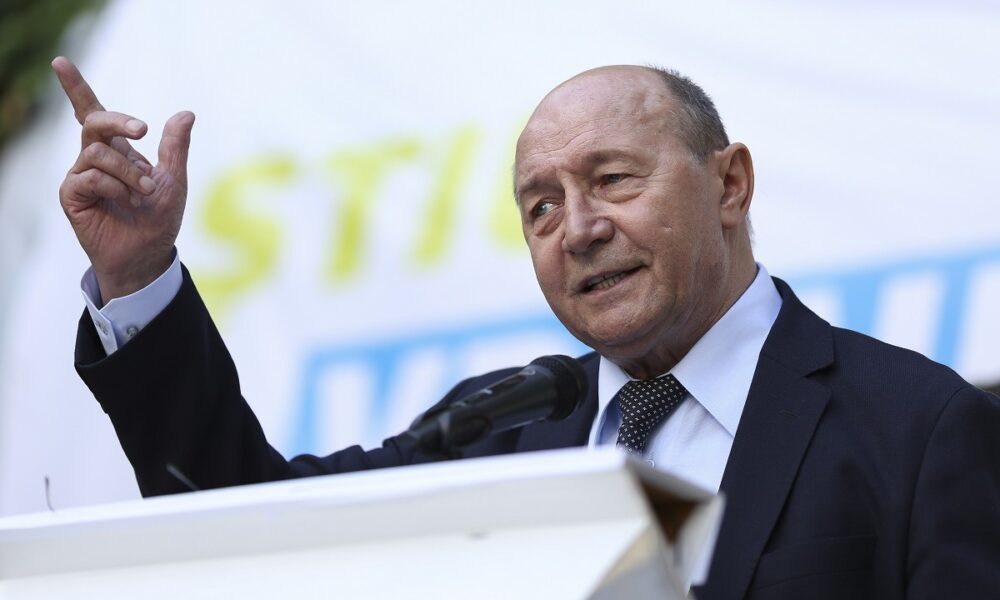 Băsescu a făcut lista cu lașii Europei. Romanța dintre Schröder și Putin a fost intens criticată de fostul președinte
