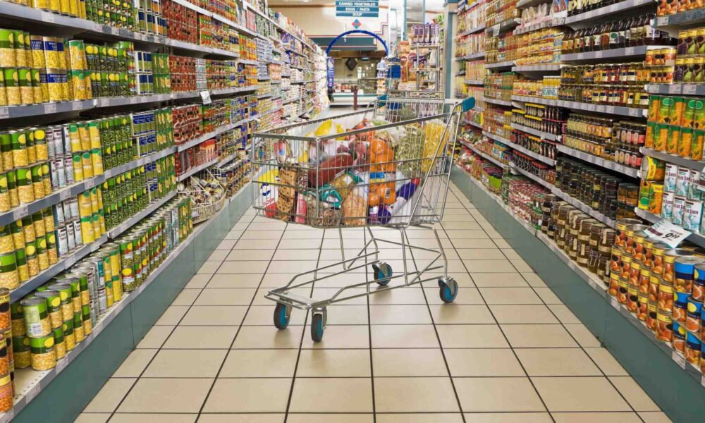 Trai mai scump și pentru spanioli! Prețul alimentelor de bază s-a majorat cu peste 30%