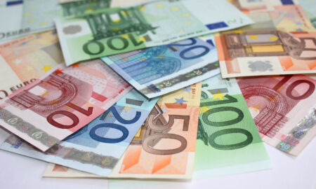 bani, euro, sursa foto dreamstime