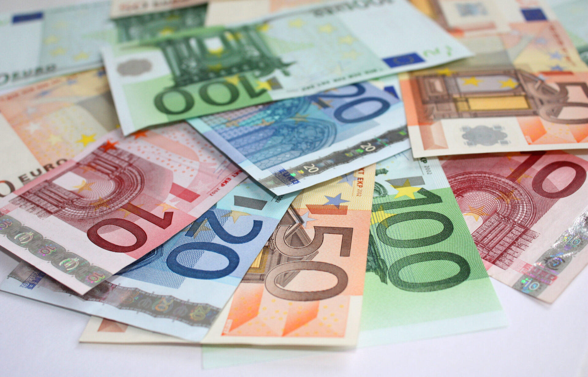 bani, euro, sursa foto dreamstime