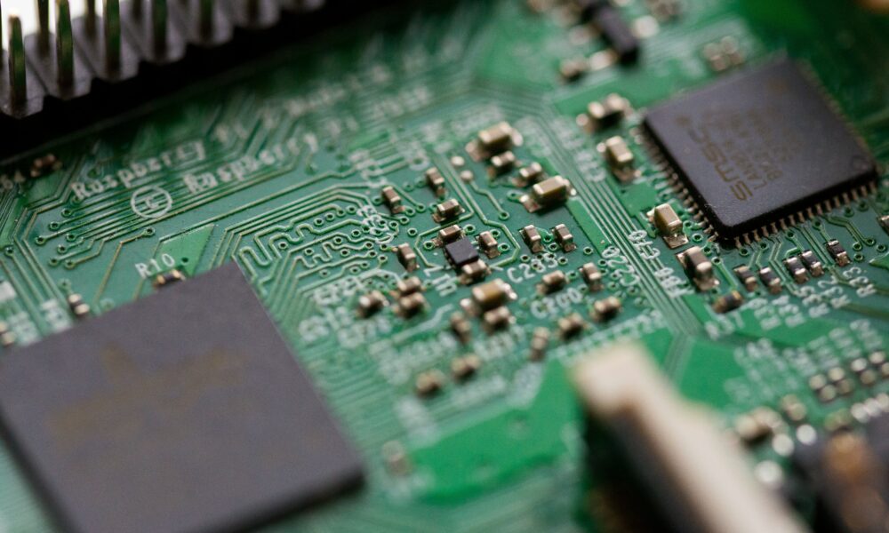 SUA finalizează o finanțare de peste 6,1 miliarde de dolari pentru Micron în cadrul Legii CHIPS