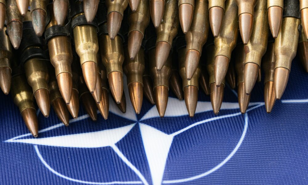 Războaiele aduc profit. Industria de armament a încasat 2.200 miliarde de dolari