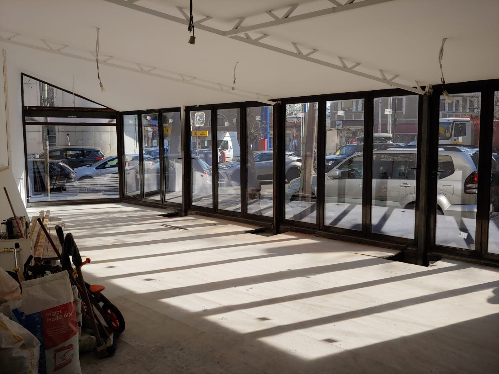 spatiu-comercial-sursa-foto-smash-free