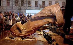 statuia lui Lenin - sursa foto - adevarul.ro