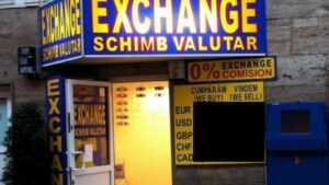 O nouă panică a cuprins românii! Casele de schimb valutar, luate cu asalt de oameni