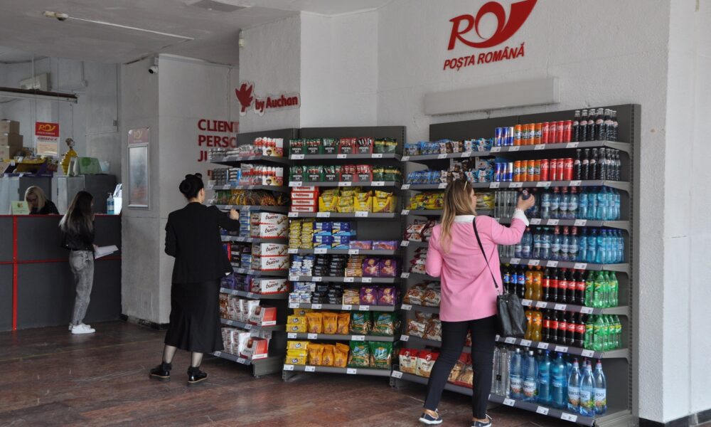 Parteneriat între Poșta Română și Auchan! Cozile de la poștă pot fi înlocuite de acum cu sesiuni de cumpărături