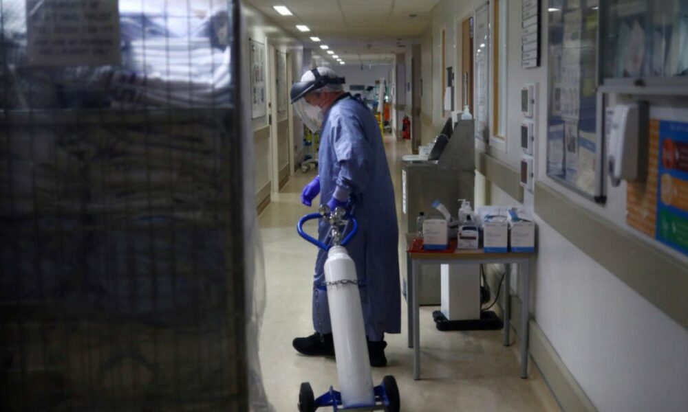Agent 006.  Un doctor spune că România va fi lovită de valul șase al pandemiei de coronavirus în curând