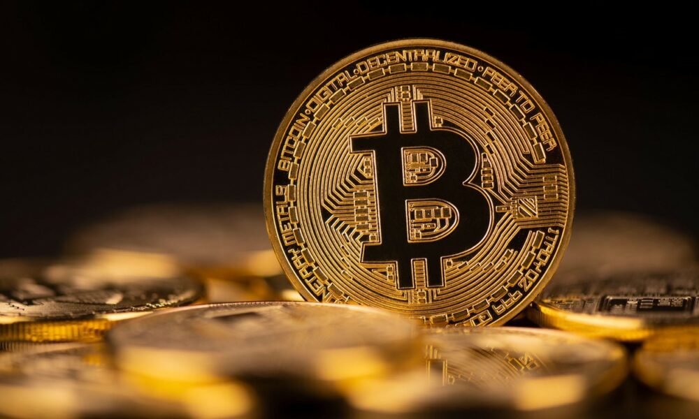 Valoarea Bitcoin crește cu aproape 4%. Cât costă criptomoneda acum