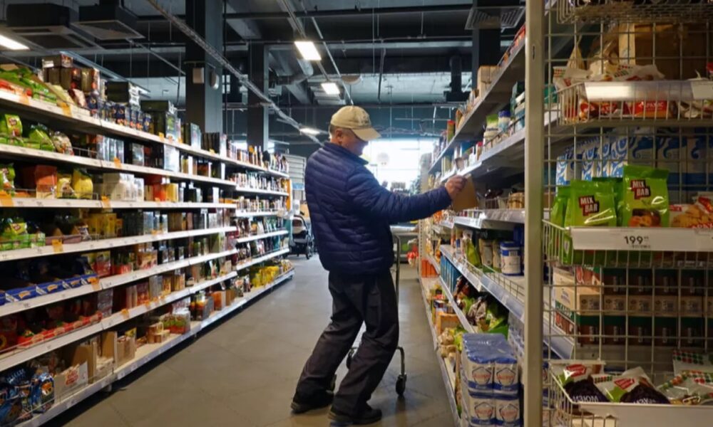 Inflația, problema angajaților și a angajatorilor. Salariații vor măriri de peste 30%