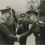 Hitler dând mâna cu Ion Antonescu, sursă foto G4Media