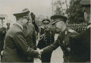 Hitler dând mâna cu Ion Antonescu, sursă foto G4Media
