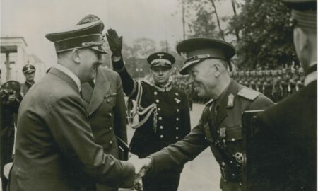 Hitler dând mâna cu Ion Antonescu, sursă foto G4Media