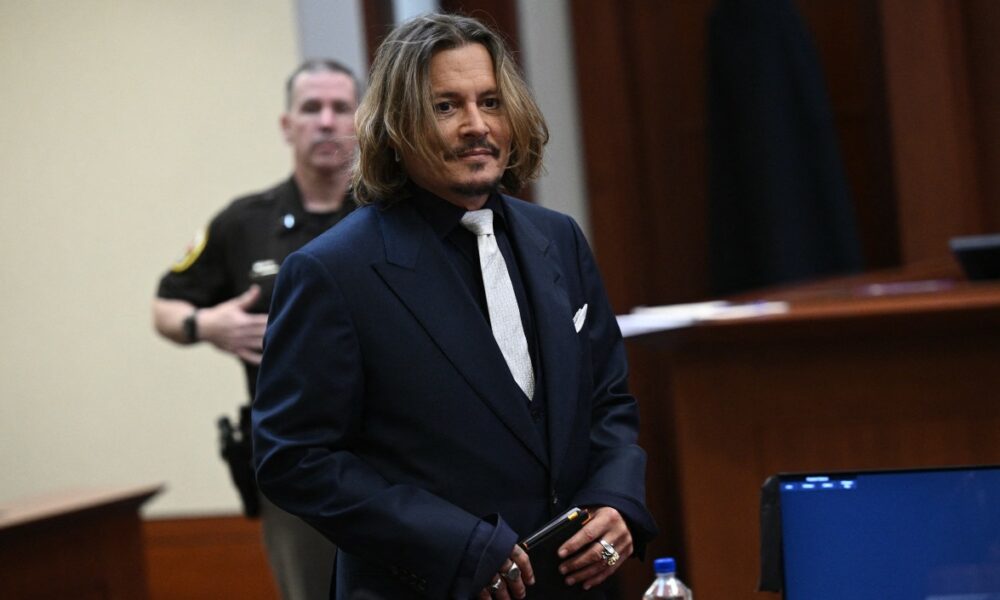 Viață de burlac! Johnny Depp, notă de zeci de mii de dolari la un restaurant indian