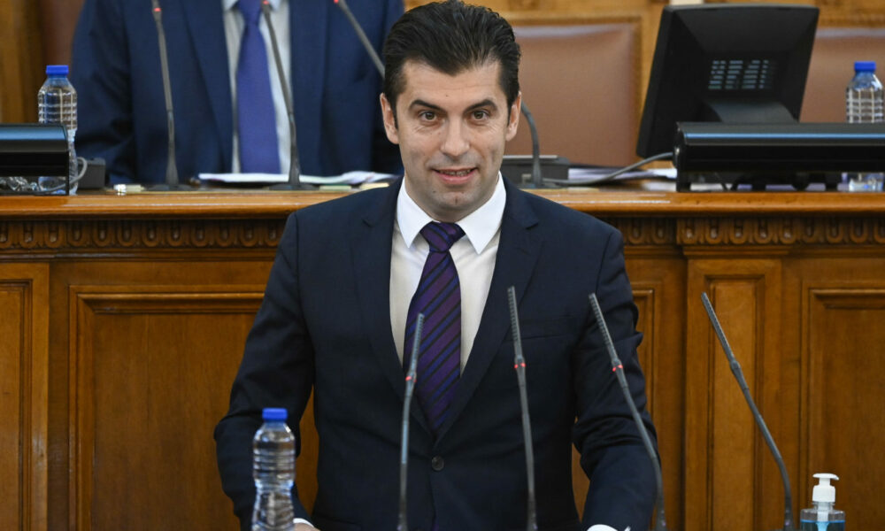 Analiză POLITICO: Guvernul bulgar este la un pas de demitere. Aderarea la zona Euro ar putea fi compromisă