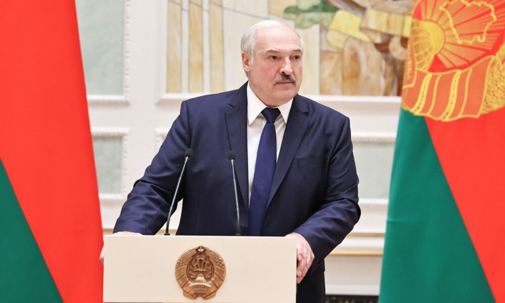 Hoțul strigă hoțul! Lukașenko amenință Polonia: „țin forțele armate pregătite în vest și în sud”