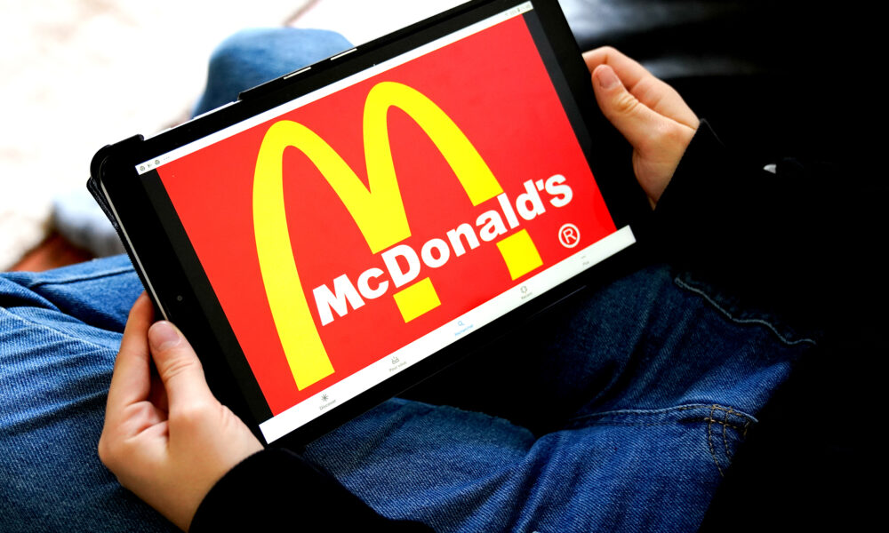 McDonald’s și impactul tehnologiei. Evoluția de la ghișeu la meniuri digitalizate