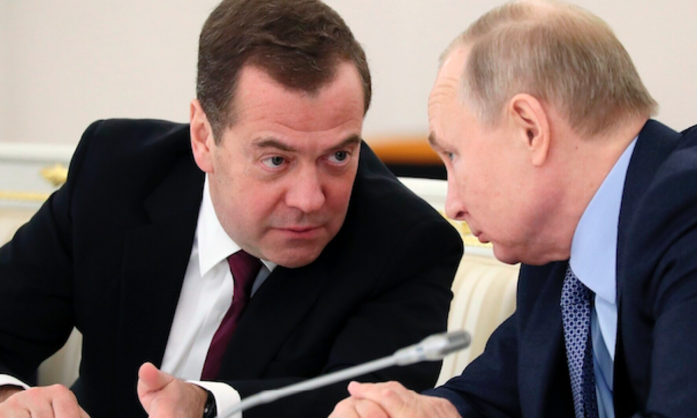 Dmitri Medvedev l-a îndemnat pe premierul Japoniei să-și pună capăt vieții! De ce a izbucnit propagandistul lui Putin