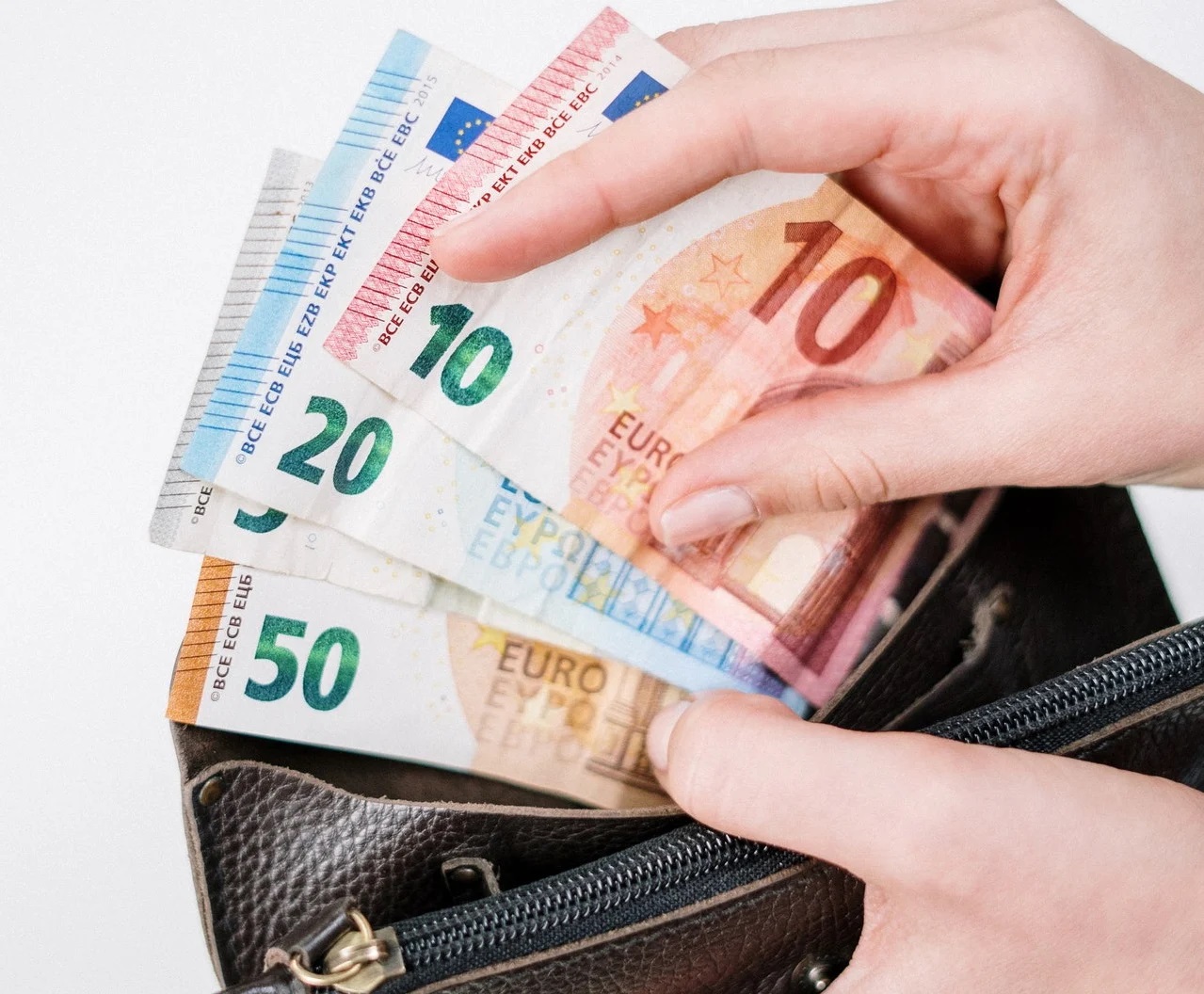 Salariu minim sursa foto Capital