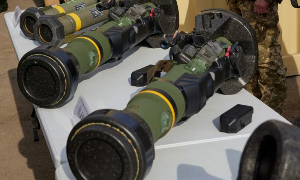 Un aruncător de grenade de 25.000 de dolari se vinde acum cu 400.000 de dolari! Firmele de apărare americane câștigă enorm datorită Rusiei