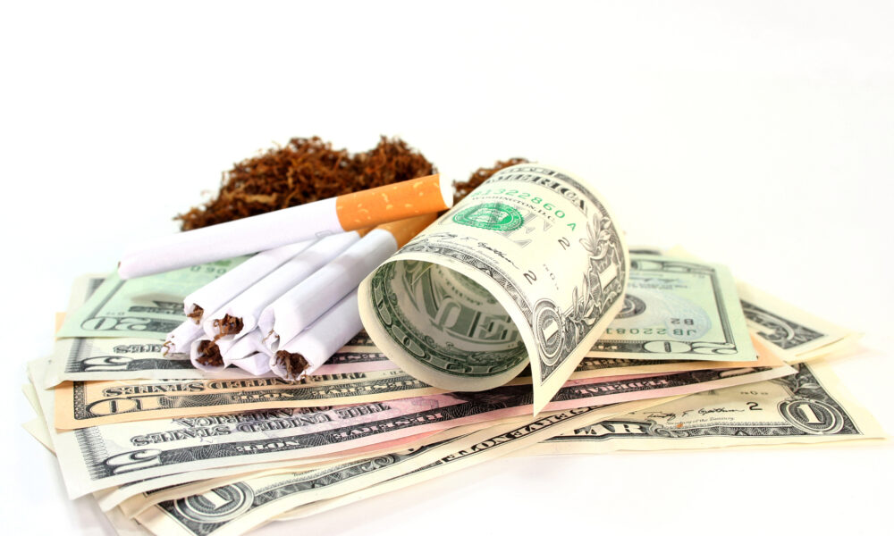 7 iunie 2001: Cancerul l-a îmbogățit, dar degeaba… Proces de 3 miliarde de dolari! câștigat de un american împotriva Philip Morris