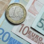 O să adoptăm euro la Paștele Cailor. Comisia Europeană zice că nu îndeplinim nici măcar una dintre condițiile necesare