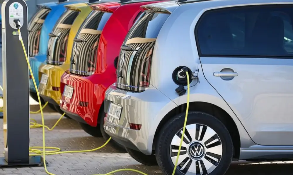 Orașul din România în care încărcarea mașinilor electrice nu va mai fi gratuită. Oficialii au făcut anunțul