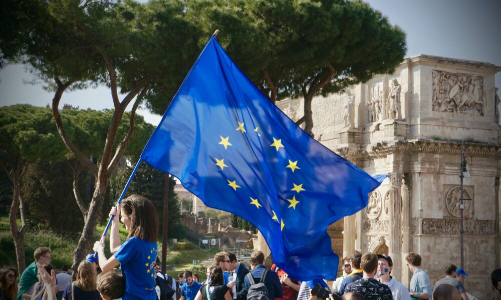 Analiză POLITICO: Când ar putea intra Ucraina și Moldova în UE. Ce înseamnă statutul de candidat