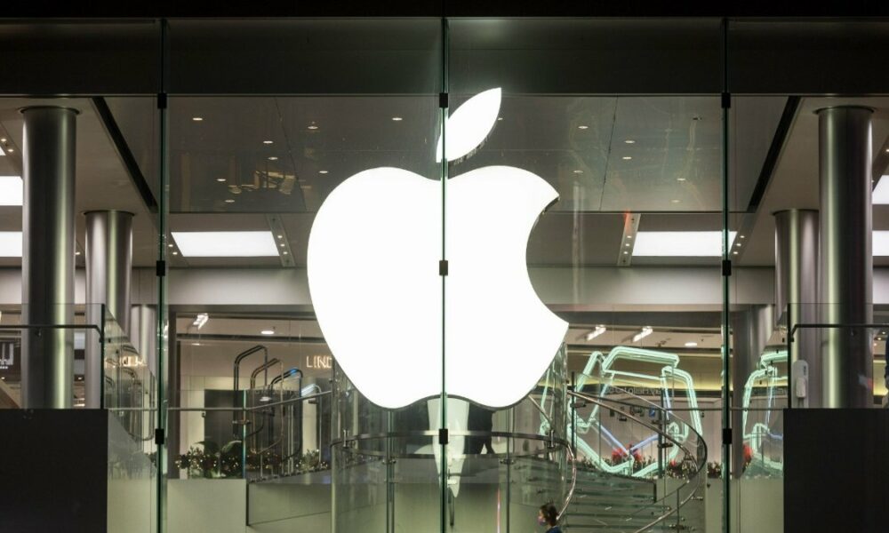 Acțiunile Apple au atins un maxim istoric. Gigantul american se pregătește să lanseze un nou produs de realitate virtuală