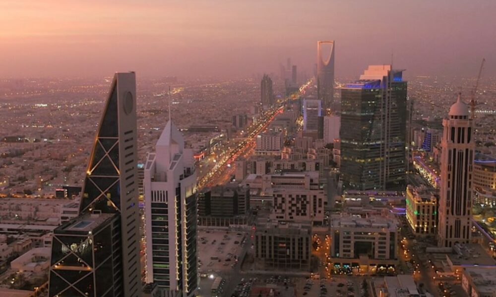 Arabia Saudită lovită dur de inflație! Guvernul scoate miliarde din rezerve pentru a ajuta populația