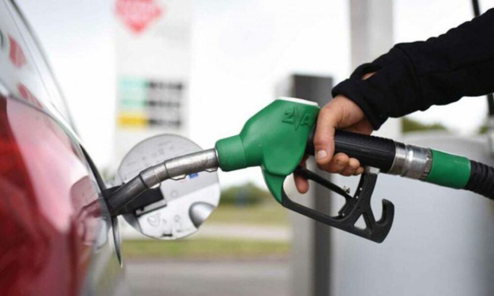 Se ieftinesc carburanții! Prețul benzinei și al motorinei scade pentru a treia zi consecutiv