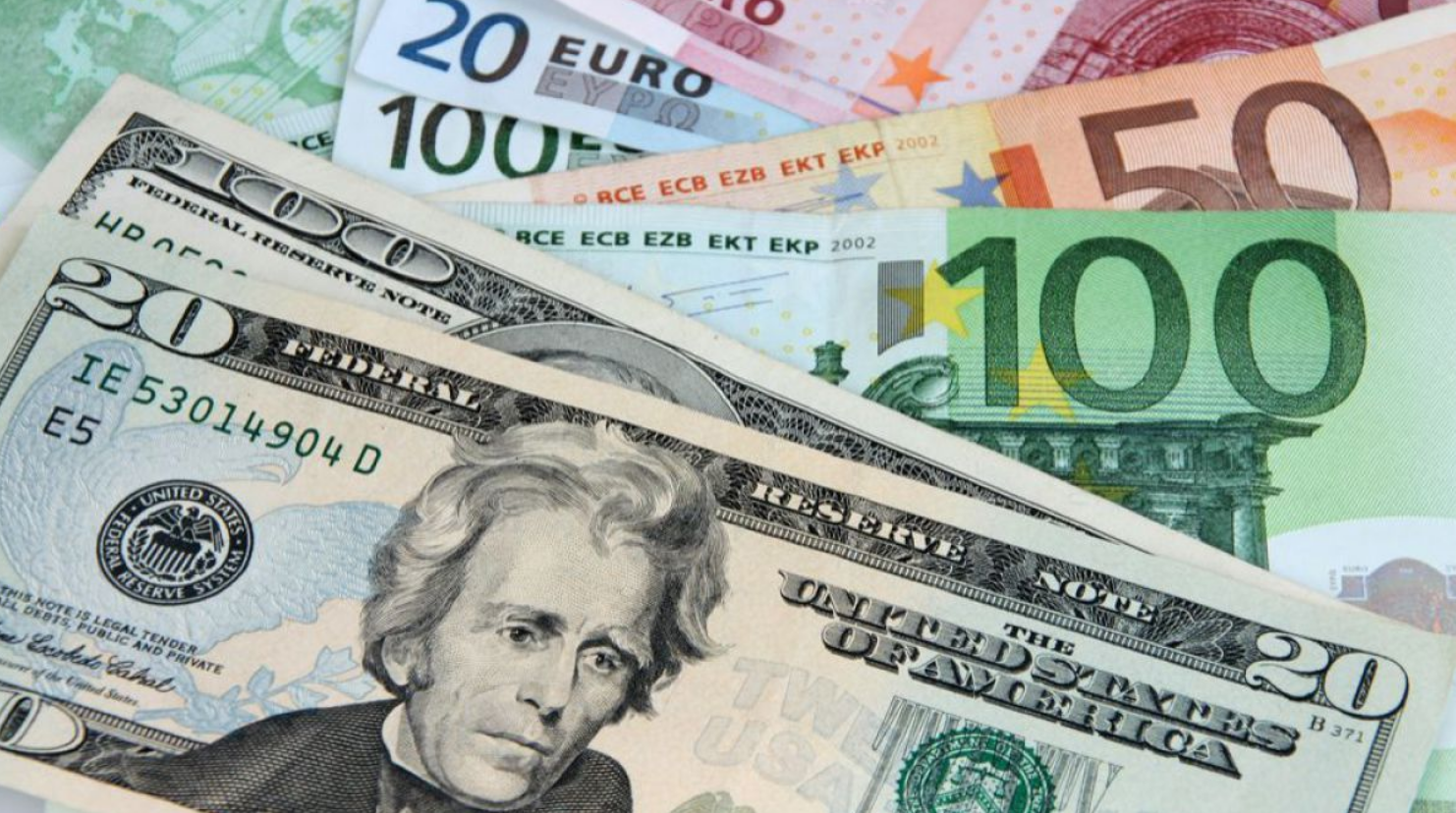 Euro și dolari - sursa foto - realitatea.md