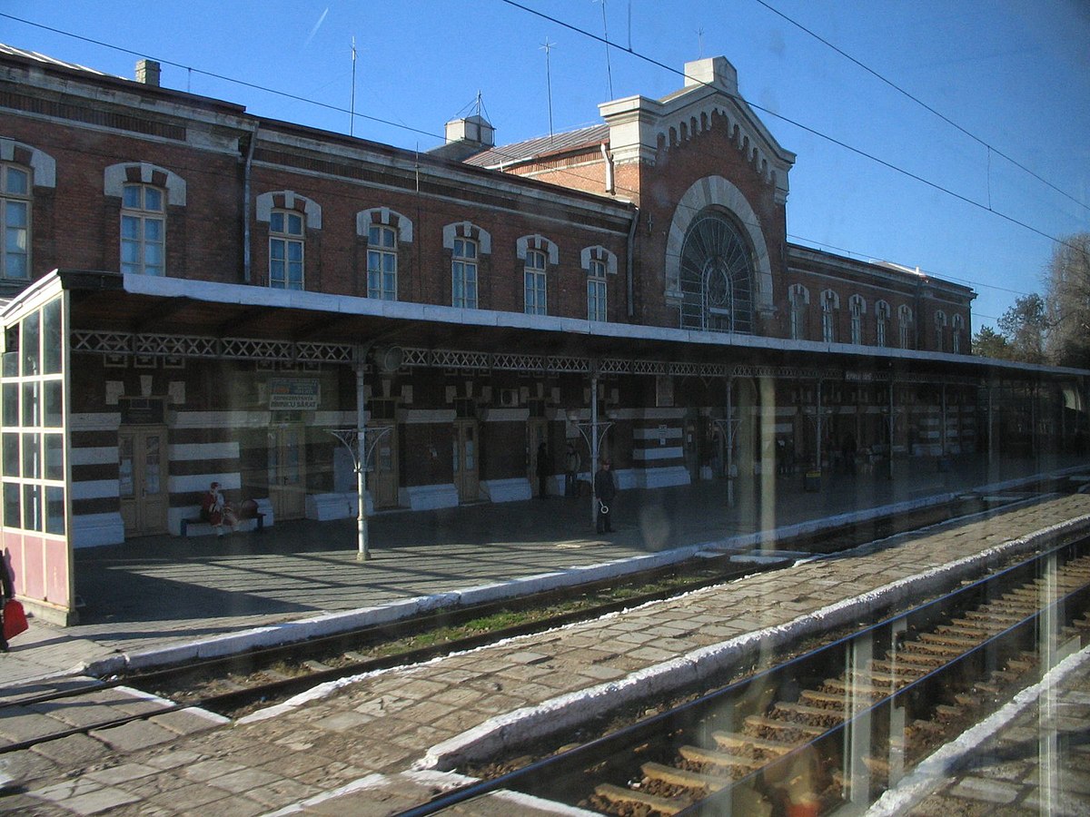 Gara Buzău - Mărăști, prima cale ferată studiată, proiectată și realizată de ingineri români în anul 1881, sursă foto wikipedia