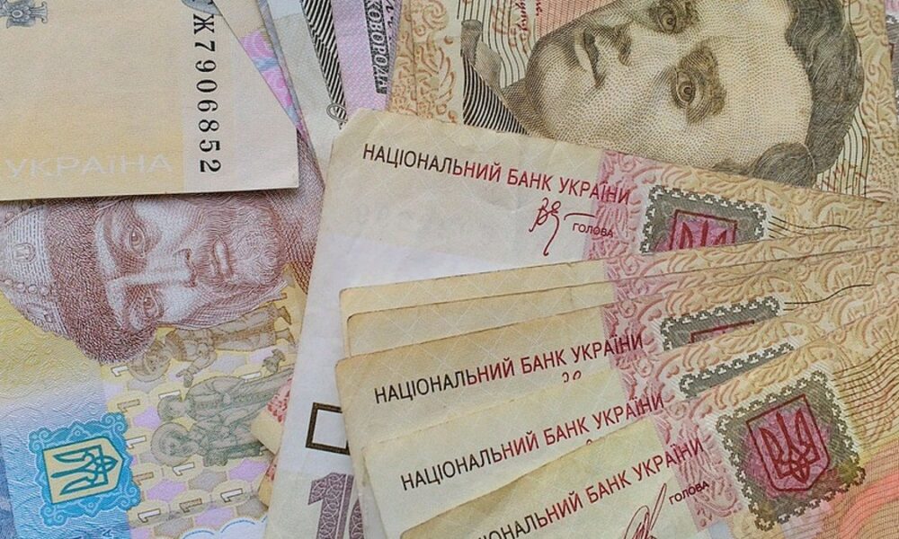 Hrivna, devalorizată în fața dolarului! Decizia a fost luată de Banca Centrală a Ucrainei