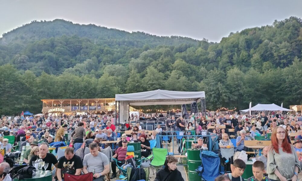 VIDEO+FOTO Brezoi, locul care a înflorit prin muzică. Festivalul care a pus orașul pe harta destinațiilor turistice