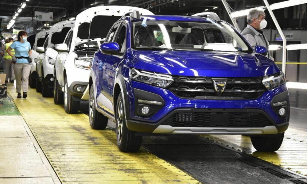 Producția auto din România, în creștere! Câte mașini Dacia și Ford au ieșit din fabrică în primele 6 luni ale anului