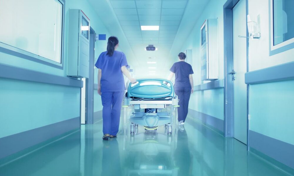 CNAS dorește ca asigurarea medicală a unui pacient să deconteze un singur serviciu pe zi! PSD: „Reglementarea este inacceptabilă”