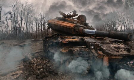 Tanc-rusesc-lovit-cu-o-racheta-antitanc-in-Ucraina Sursă foto: agora.md