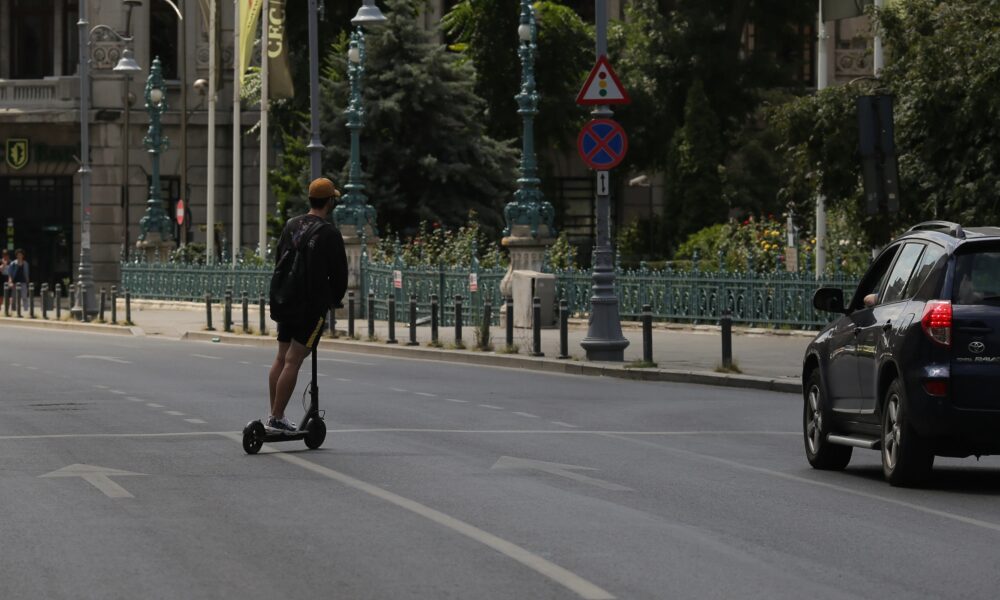 Vești bune pentru șoferi. Se schimbă Codul Rutier pentru conducătorii de trotinete electrice