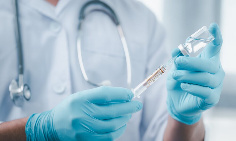 Un nou vaccin  pentru cancerul pulmonar! Unde a început testarea