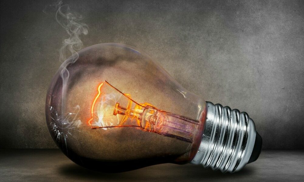 Românii trebuie să consume mai puțină energie în orele de vârf! Ce măsuri s-au luat la Bruxelles