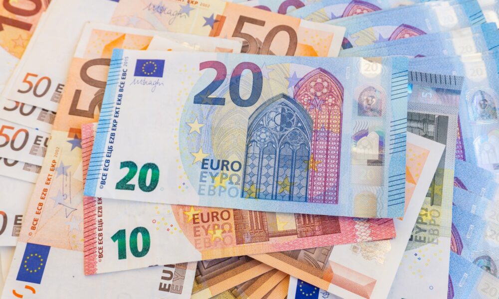 Se dau bani europeni! Alte granturi de 50.000-500.000 de euro pentru diferite firme