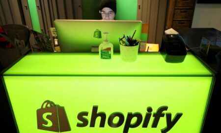 Compania canadiană Shopify reduce 10% din forța de muncă, pe fondul încetinirii cumpărăturilor online