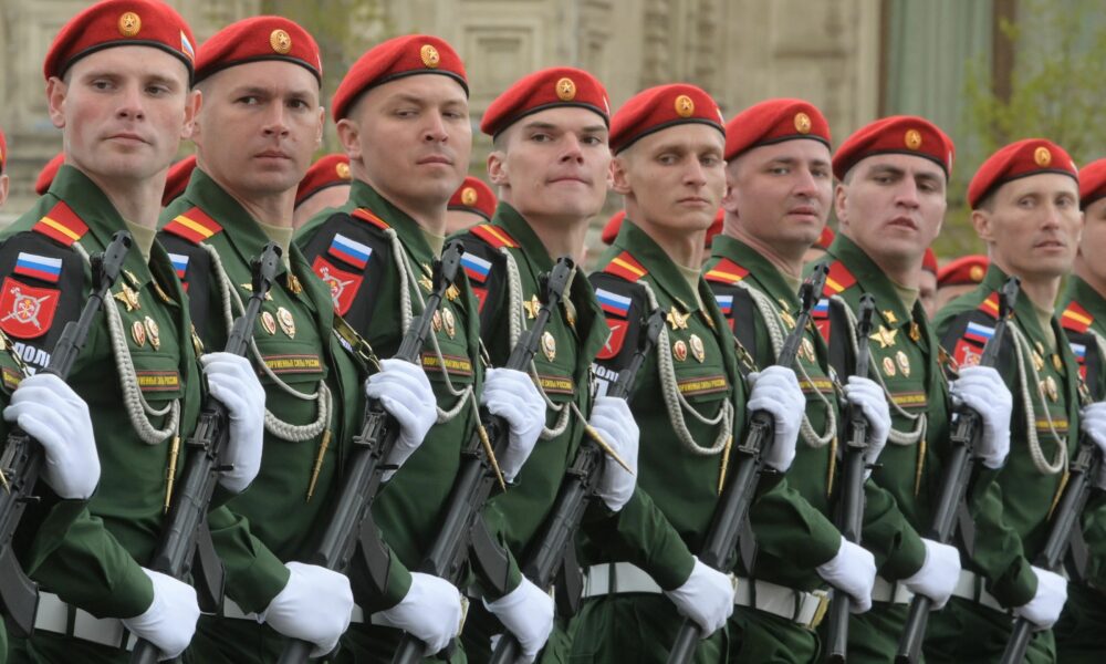 Vârsta de mobilizare militară, extinsă cu cinci ani