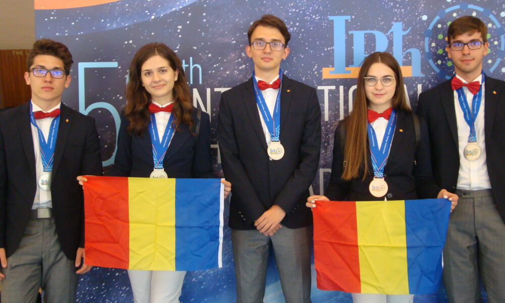 Încă o Olimpiadă la care România s-a remarcat! Tinerii noștri au urcat pe a doua treaptă a podiumului